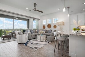 Smart TV, DVD player - PENTHOUSE!!! 2 Minutes to Anna Maria Island, Amazing Views, Heated Pool (Bradenton)