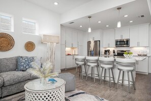 Interior - PENTHOUSE!!! 2 Minutes to Anna Maria Island, Amazing Views, Heated Pool (Bradenton)