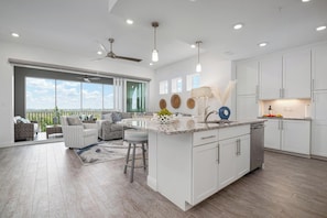 Interior - PENTHOUSE!!! Tequila Sunrise is 2 Mins to AMI, Amazing Views & Heated Pool (Bradenton)