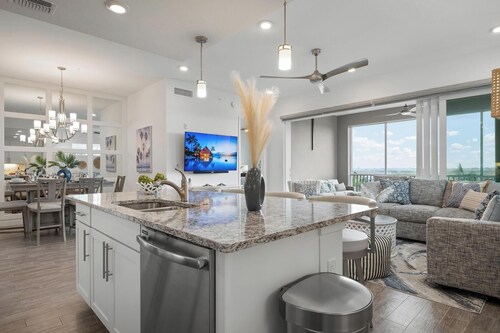 PENTHOUSE!!! Tequila Sunrise is 2 Mins to AMI, Amazing Views & Heated Pool