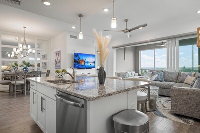 PENTHOUSE!!! Tequila Sunrise is 2 Mins to AMI, Amazing Views & Heated Pool