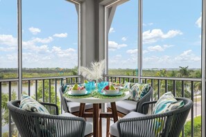 Dining - PENTHOUSE!!! 2 Minutes to Anna Maria Island, Amazing Views, Heated Pool (Bradenton)