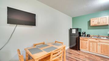 Apartment (0 Bedroom) | Interior