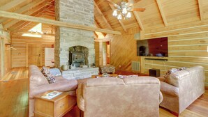 Unclassified image, 4 of 30, button - Peaceful Country Home < 5 Mi to Lake Cumberland (Albany)