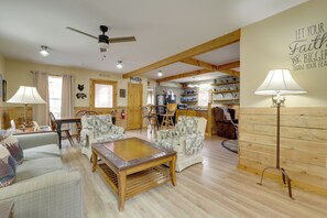 Apartment (2 Bedrooms) | Interior - Pet-friendly Sevierville Apt < 10 Mi to Dollywood! (Sevierville)