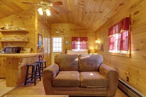 Apartment (0 Bedroom) | Interior - Game Room & Pool Access: Sevierville Studio! (Sevierville)