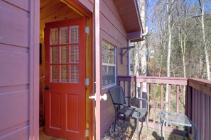 Apartment (0 Bedroom) | Interior - Game Room & Pool Access: Sevierville Studio! (Sevierville)