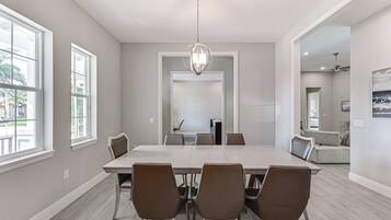 House (4 Bedrooms) | Interior