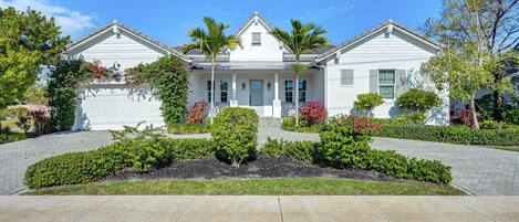 House (4 Bedrooms) | Front of property