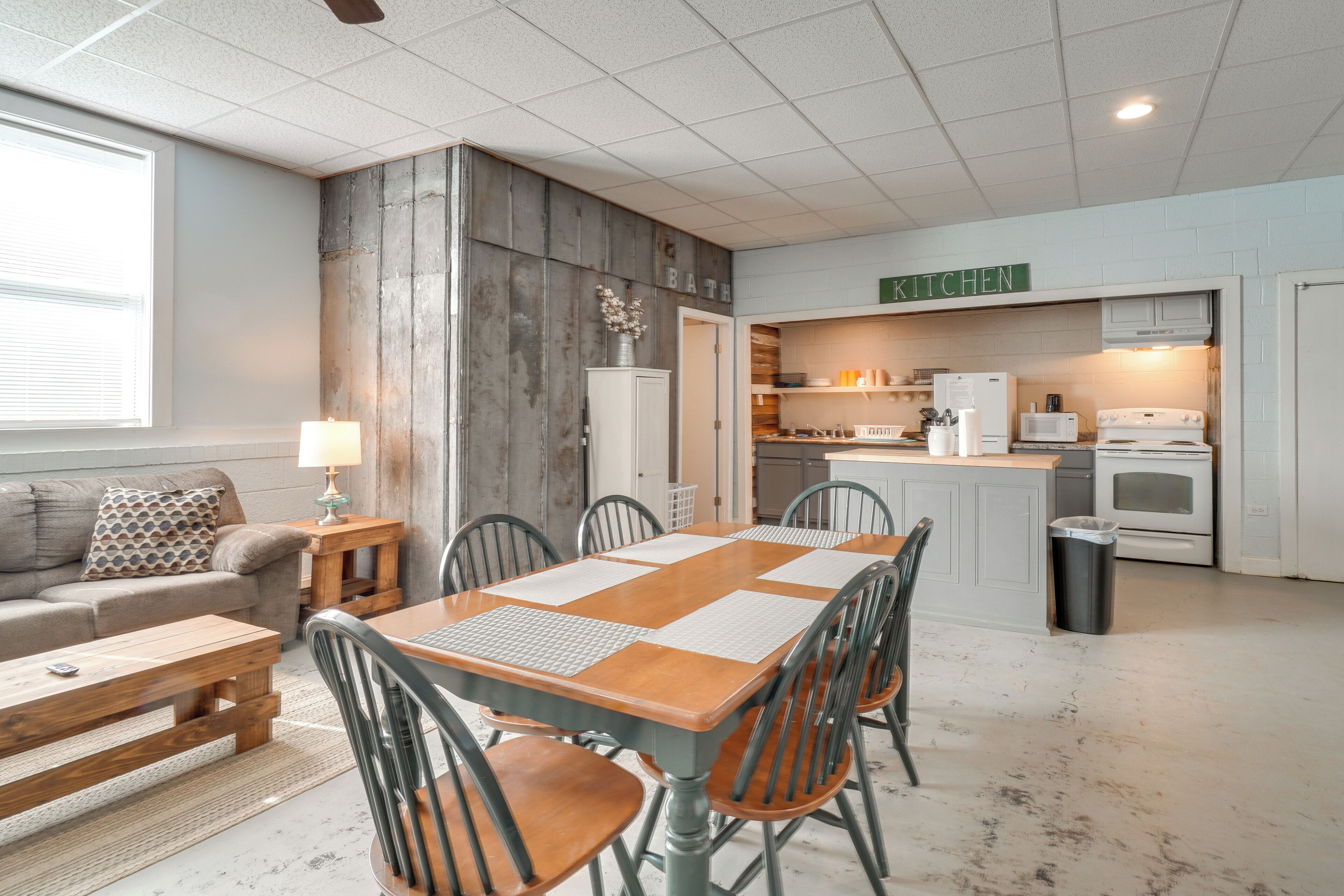 Apartment (1 Bedroom) | Dining