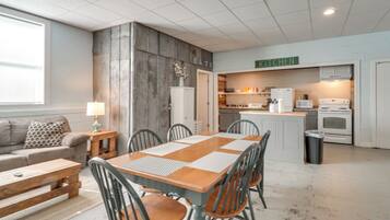 Apartment (1 Bedroom) | Dining