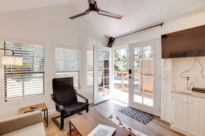 Interior - Peaceful Lake Almanor Cabin: Fish, Hunt + Hike! (Westwood)