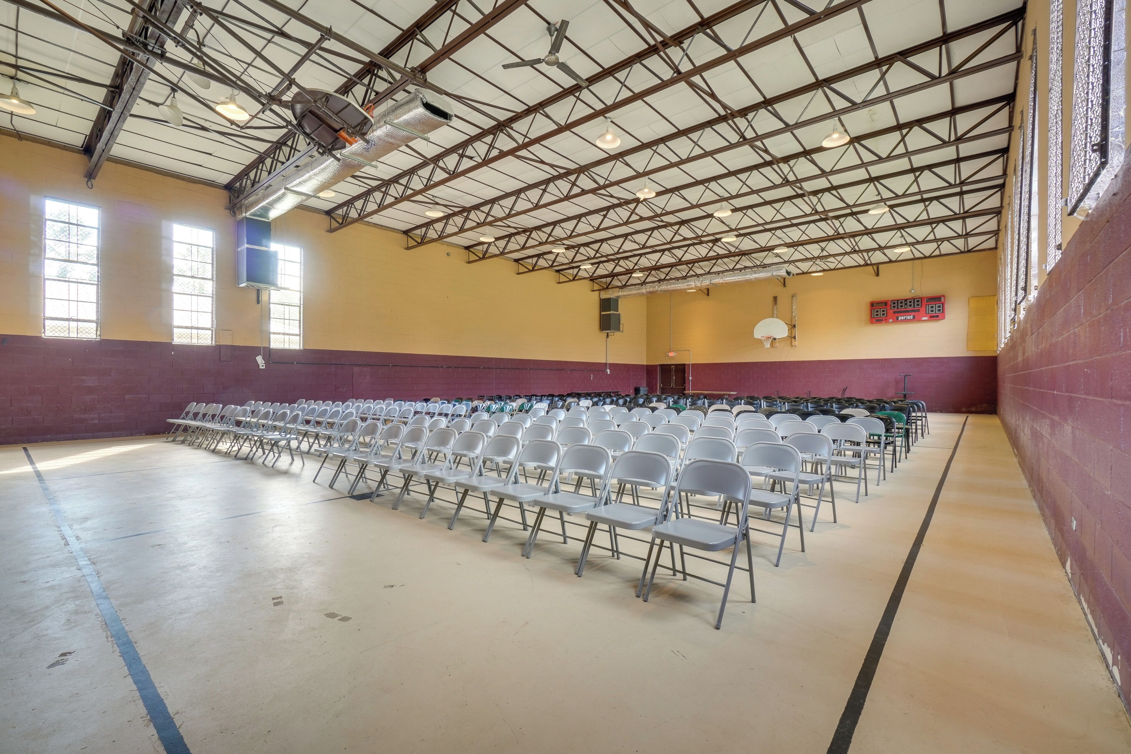 المنشأة من الداخل