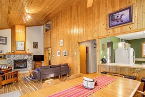 House (4 Bedrooms) | Interior