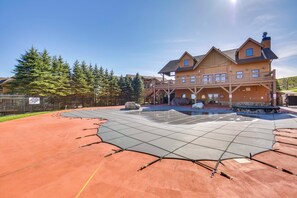 Apartment (3 Bedrooms) | Interior - Seven Springs Resort Home: Theater Room & Grill (Champion)