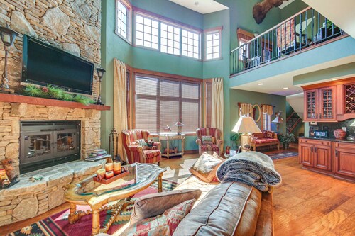 Seven Springs Resort Home: Theater Room & Grill