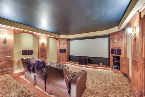 Apartment (3 Bedrooms) | Interior - Seven Springs Resort Home: Theater Room & Grill (Champion)