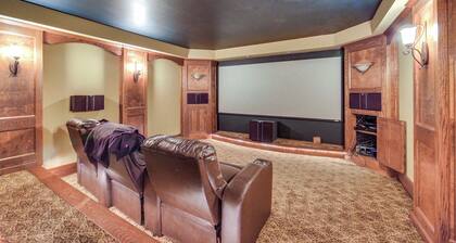 Seven Springs Resort Home: Theater Room & Grill