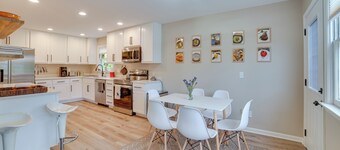 Modern Urbana Home: 2 Mi to University of Illinois