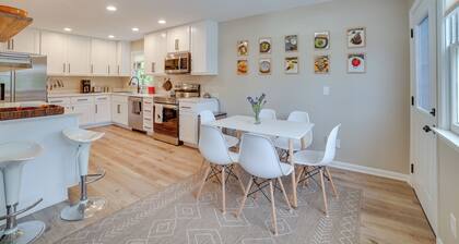 Modern Urbana Home: 2 Mi to University of Illinois