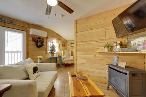 Interior - Game Room Access: Pet-friendly Sevierville Apt! (Sevierville)