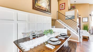 House (3 Bedrooms) | Interior