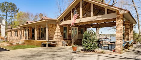 House (4 Bedrooms) | Front of property