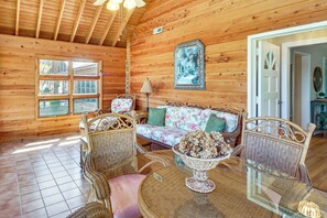 Interior - Lakefront Leesburg Home w/ Private Dock & Ramp! (Leesburg)