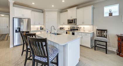 Pet-friendly Naples Home w/ Resort-style Pool