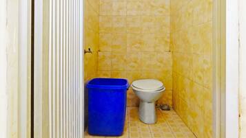 Standard Double Room | Bathroom | Shower, towels
