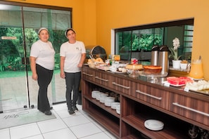 Free daily cooked-to-order breakfast  - Hotel Joli (Pariquera-Acu)