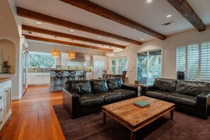 Smart TV, fireplace, offices - The Villa Serena Luxury Home (Fallbrook)