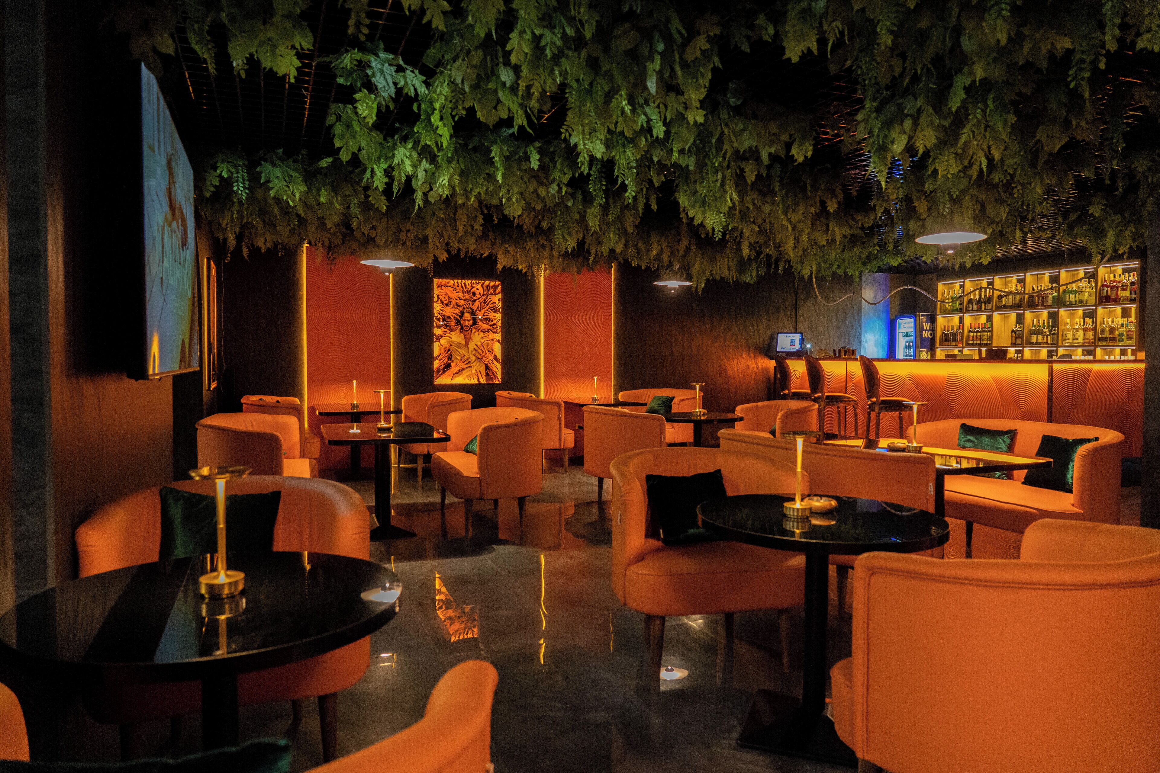 2 bars/lounges