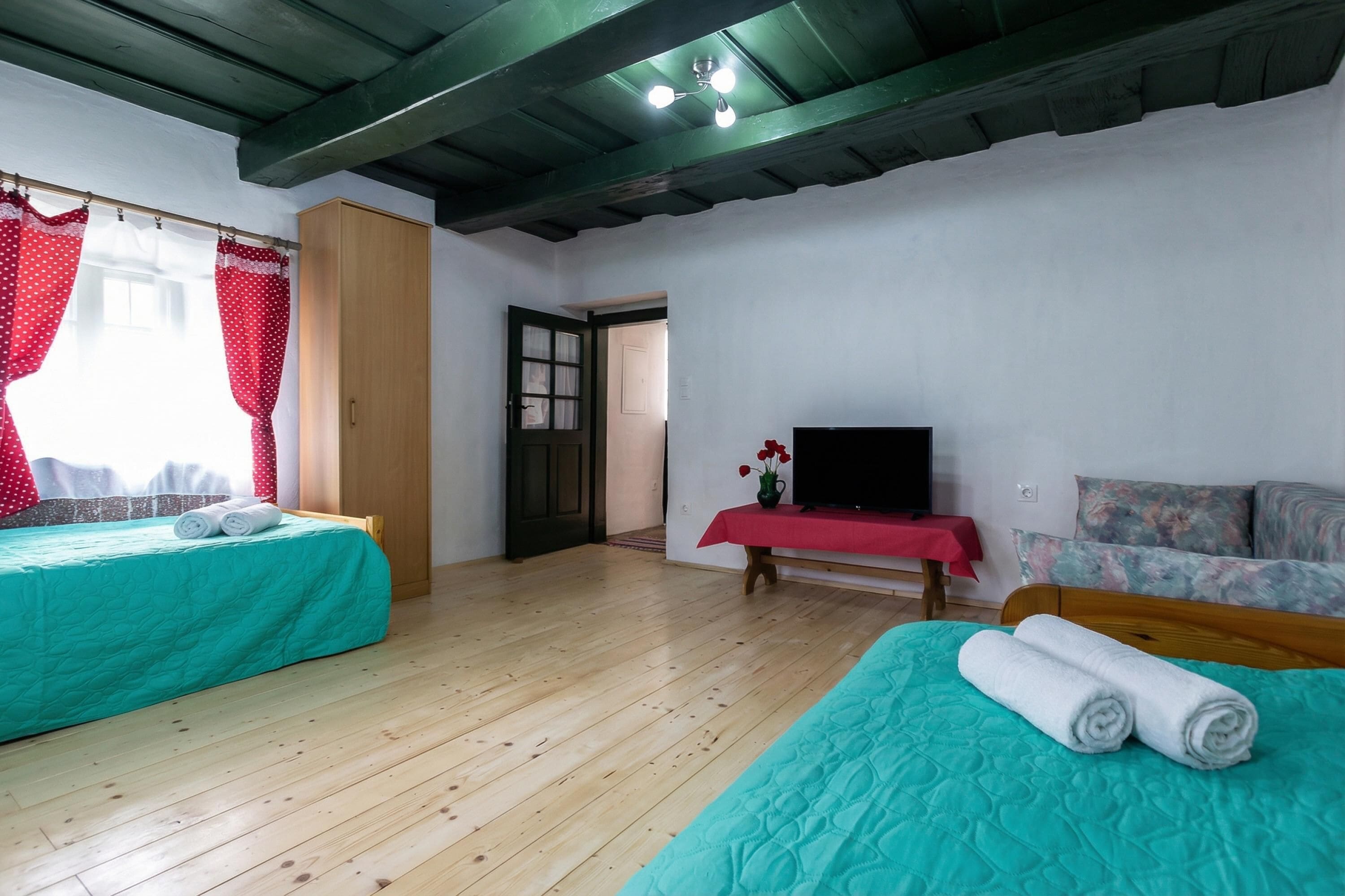 Nhà dành cho gia đình, nhiều phòng ngủ, cạnh núi (Klementina's Guest House) | 2 phòng ngủ, truy cập Internet không dây miễn phí, bộ trải giường 