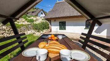 Family House, Multiple Bedrooms, Mountainside (Klementina's Guest House) | Outdoor dining