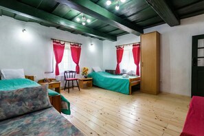 Familiehus, flere soverom, ved fjell (Klementina's Guest House) | 2 soverom, wi-fi (inkludert) og sengetøy