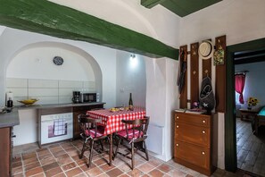 Dining - Klementina's Guest House (Nemesvita)