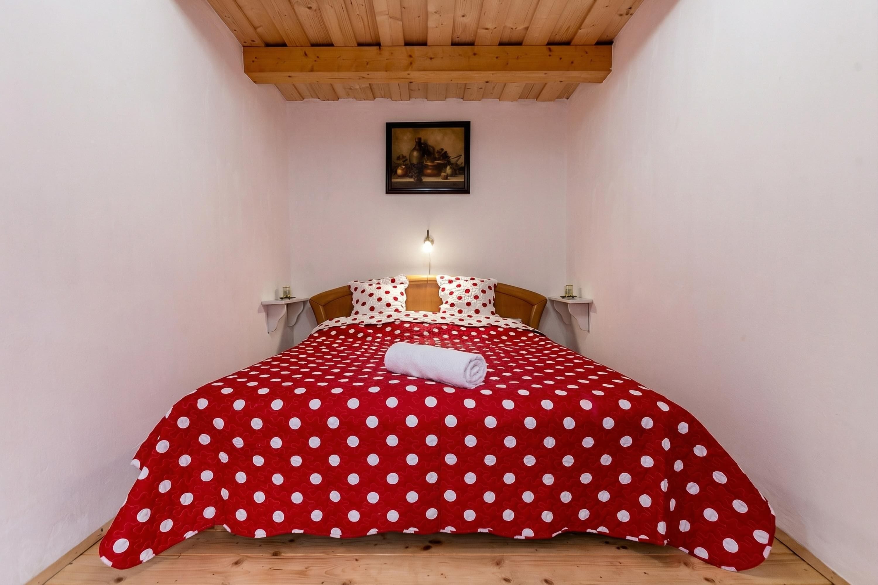 Familienhaus, Mehrere Schlafzimmer, Bergseite (Klementina's Guest House) | 2 Schlafzimmer, kostenloses WLAN, Bettwäsche
