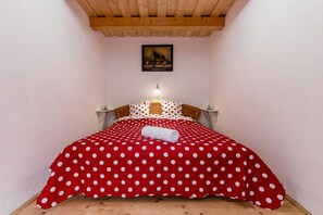 Family House, Multiple Bedrooms, Mountainside (Klementina's Guest House) | 2 bedrooms, free WiFi, bed sheets - Klementina's Guest House (Nemesvita)