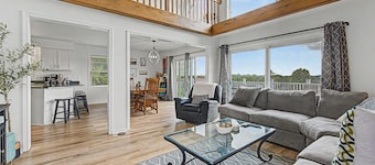 Cozy home with beautiful LAKE VIEW!