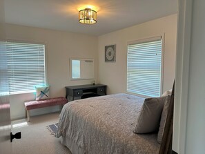 3 slaapkamers, een strijkplank/strijkijzer, wifi, beddengoed