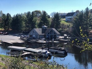 Marina - Cozy home with beautiful LAKE VIEW! (Apple River)