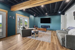 Living area - Cozy home with beautiful LAKE VIEW! (Apple River)