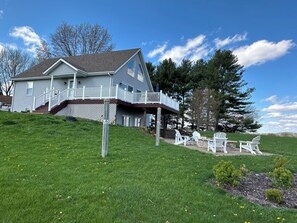 Exterior - Cozy home with beautiful LAKE VIEW! (Apple River)