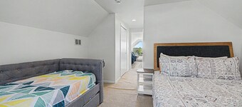 Cozy home with beautiful LAKE VIEW!