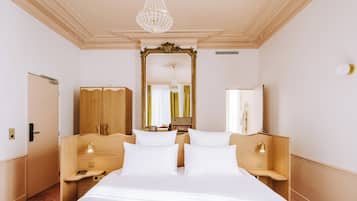 Phòng dành cho gia đình, 1 giường cỡ king | Két bảo mật tại phòng, màn/rèm cản sáng, bàn ủi/dụng cụ ủi quần áo