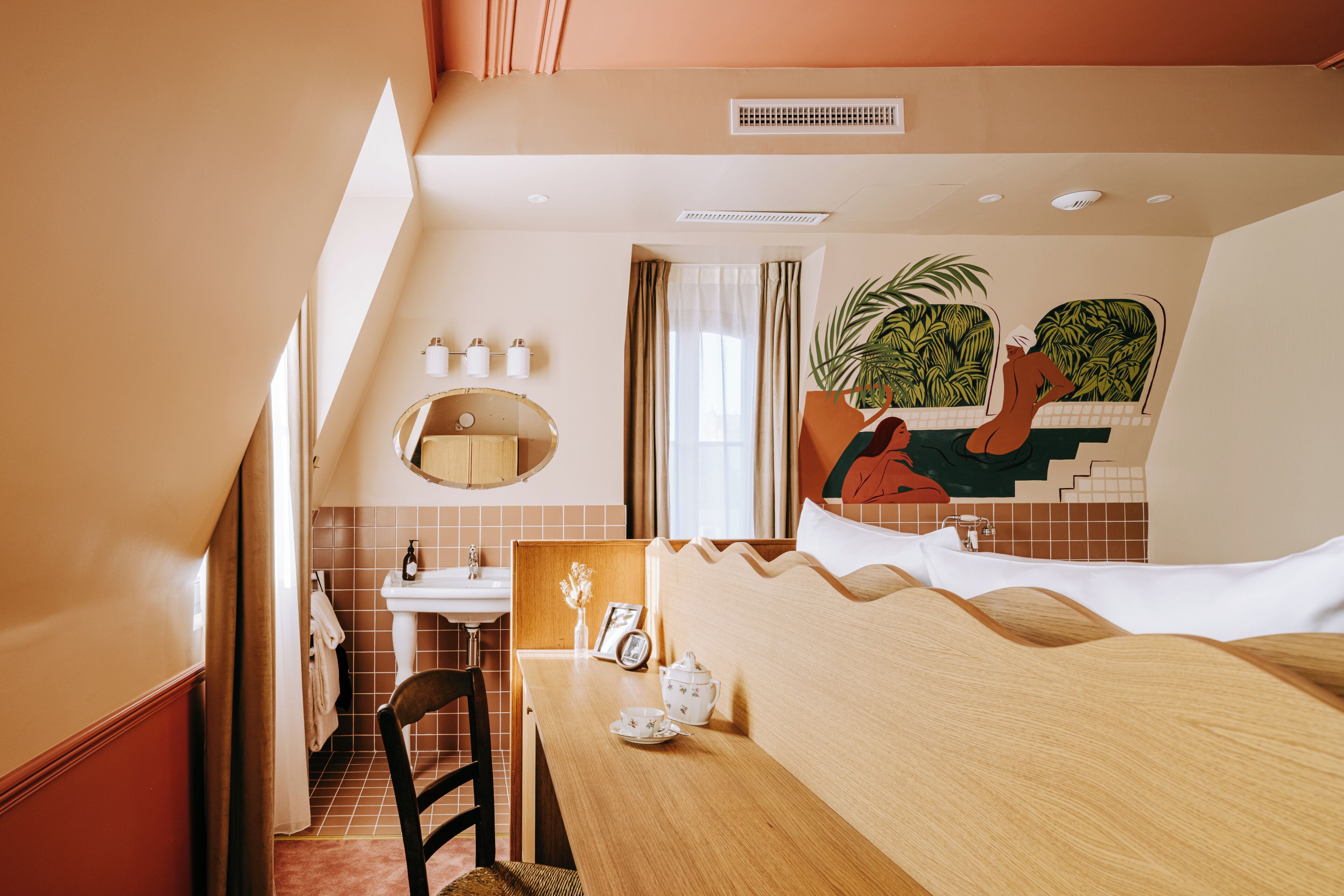 Signature Room | In-room safe, blackout drapes, iron/ironing board, free WiFi