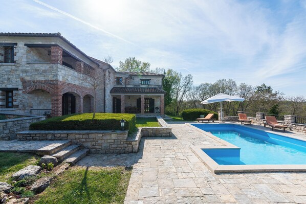 Exterior - Authentic Villa Fabina in Rural Istria (Visnjan)