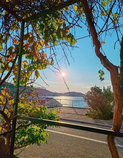Apartments & Rooms Verse / Studio Apartment with Terrace And Sea View 4