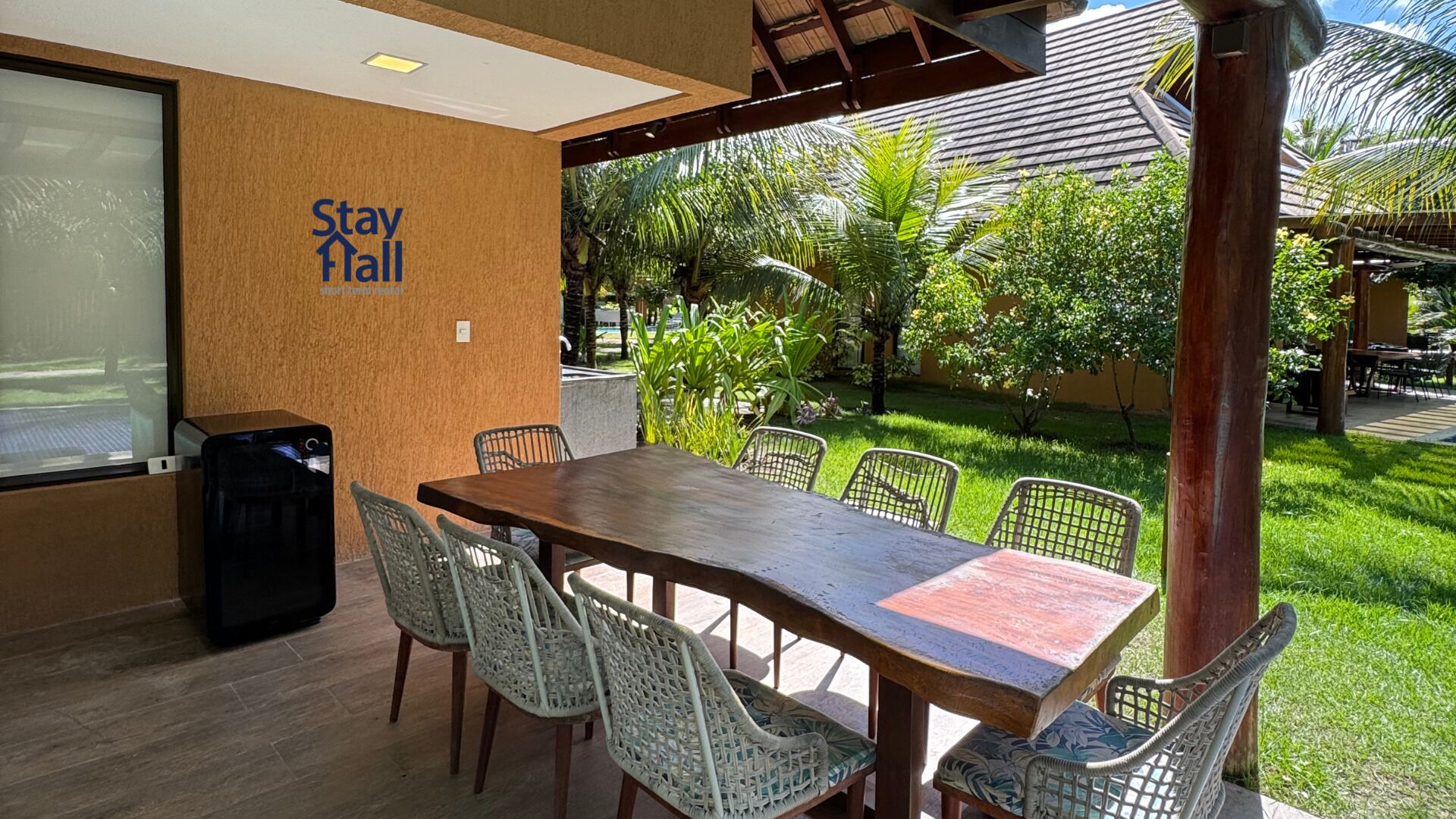 Basic Bungalow | Outdoor dining